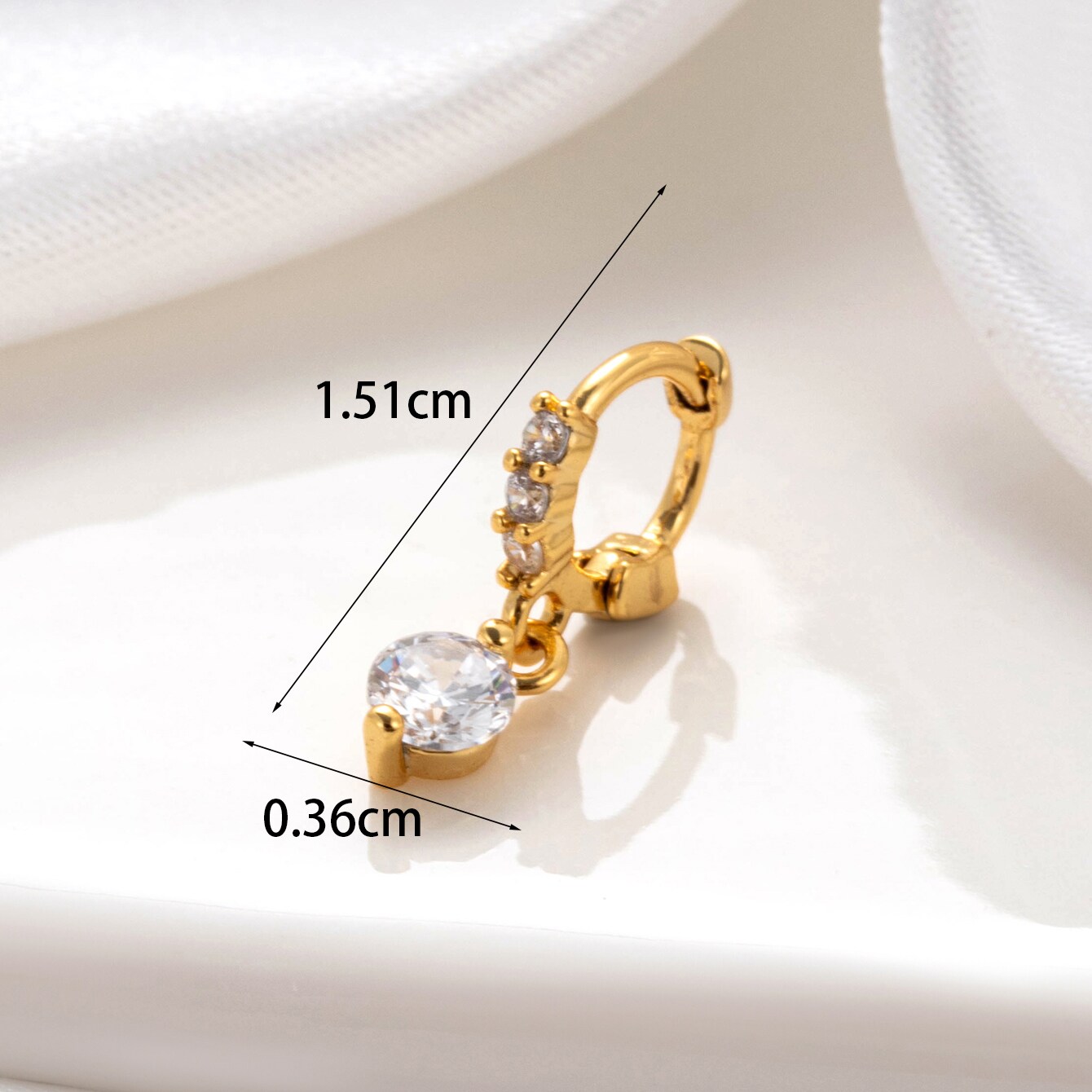 1 Stück Simple Series Klassische geometrische Kupfer 18K vergoldetes Material Zirkon Damen Ohrringe h5 